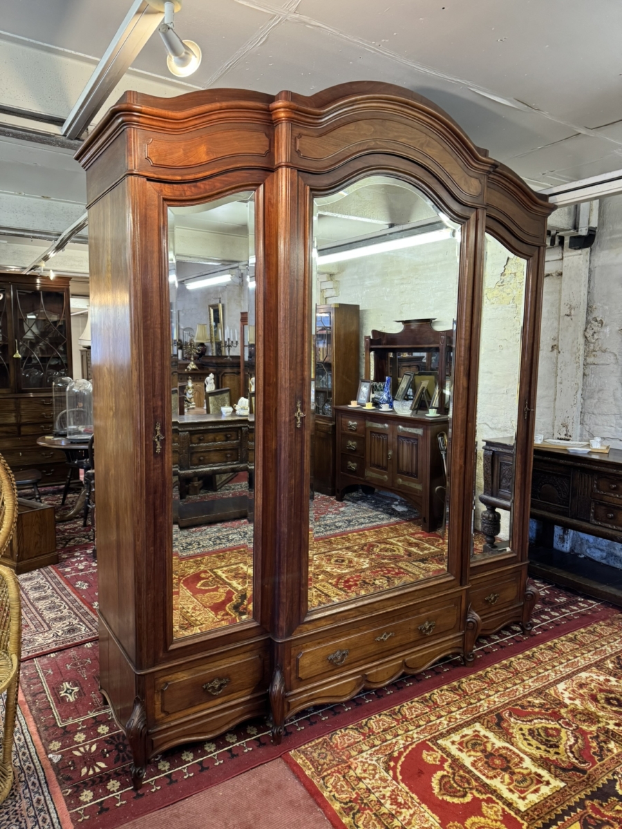 QULAITY ANTIQUE FRENCH MAHOGANY MIRROR DOOR ARMOIRE/WARDROBE CIRCA 1880 - Image 2