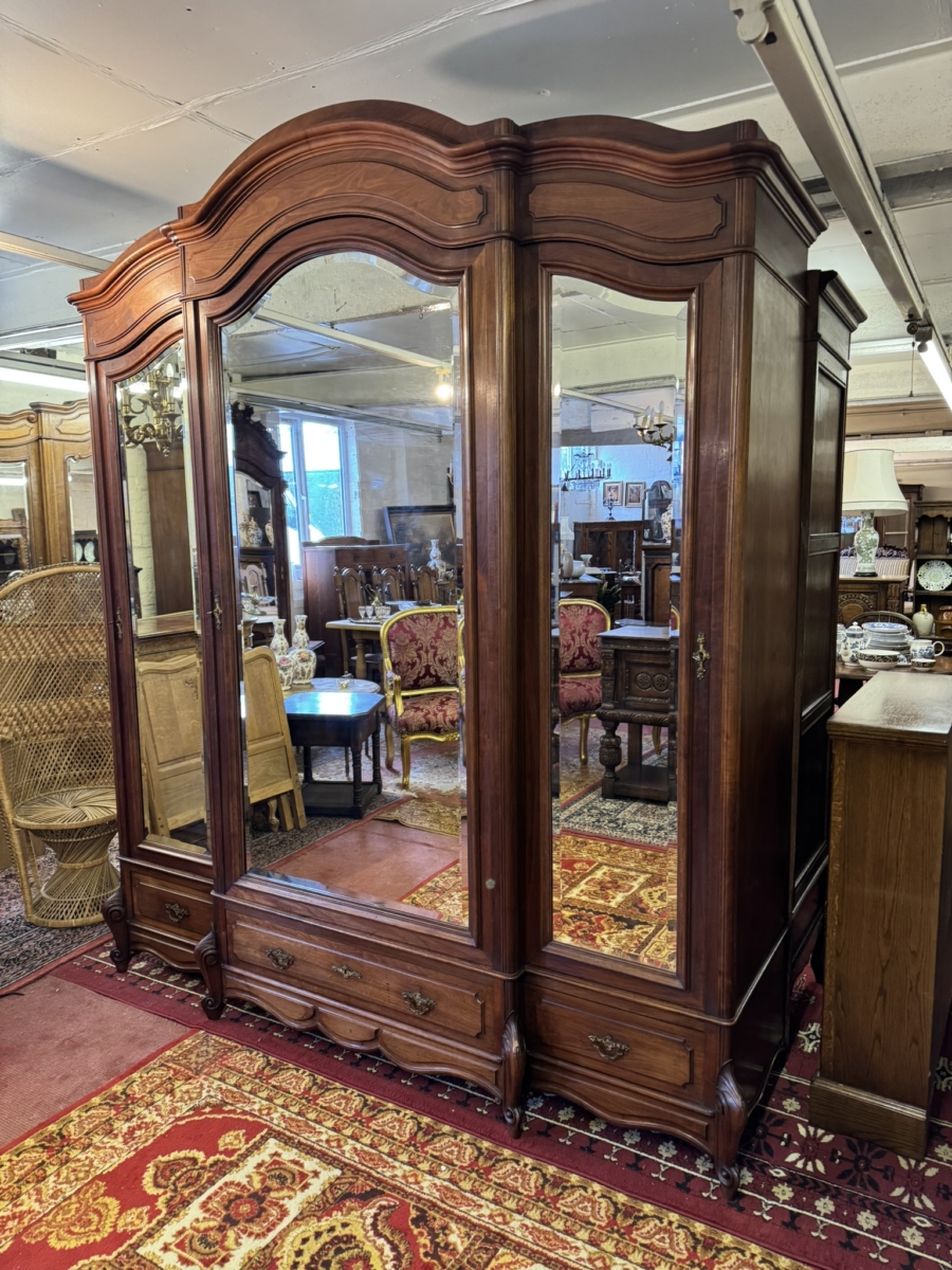 QULAITY ANTIQUE FRENCH MAHOGANY MIRROR DOOR ARMOIRE/WARDROBE CIRCA 1880 - Image 3