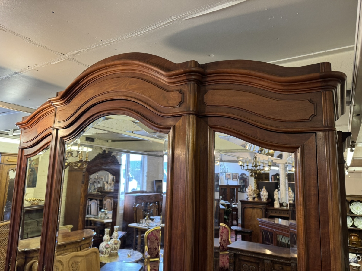 QULAITY ANTIQUE FRENCH MAHOGANY MIRROR DOOR ARMOIRE/WARDROBE CIRCA 1880 - Image 4