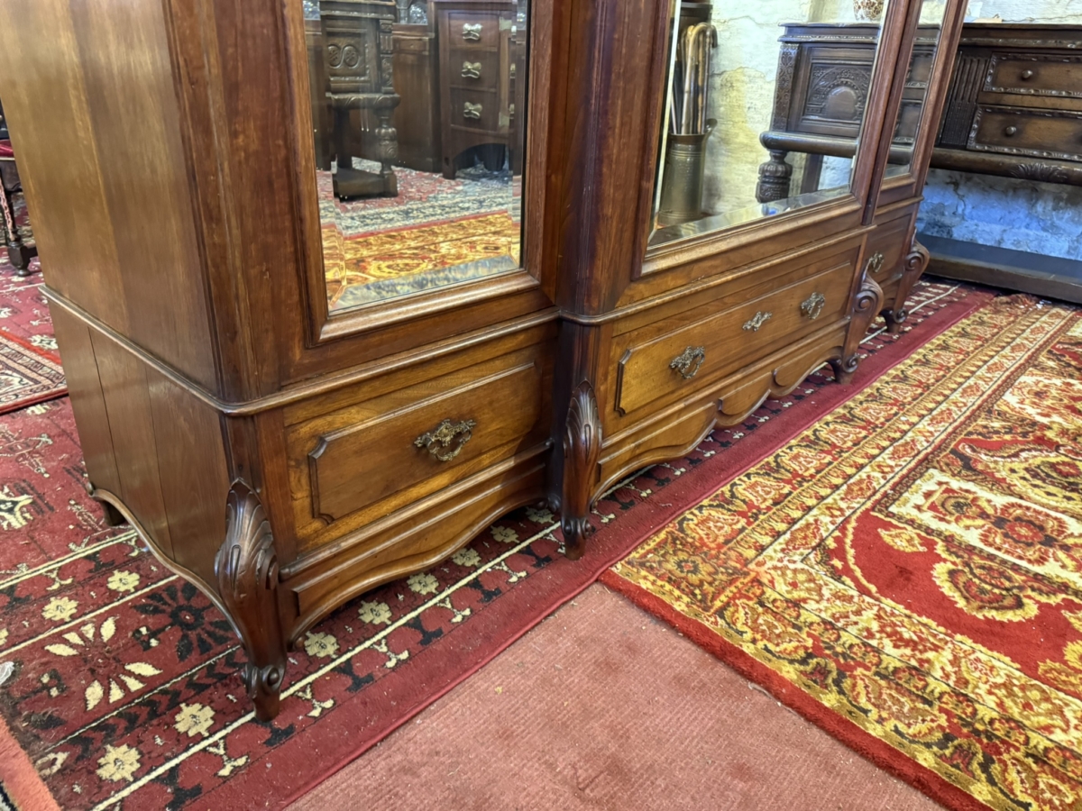 QULAITY ANTIQUE FRENCH MAHOGANY MIRROR DOOR ARMOIRE/WARDROBE CIRCA 1880 - Image 6