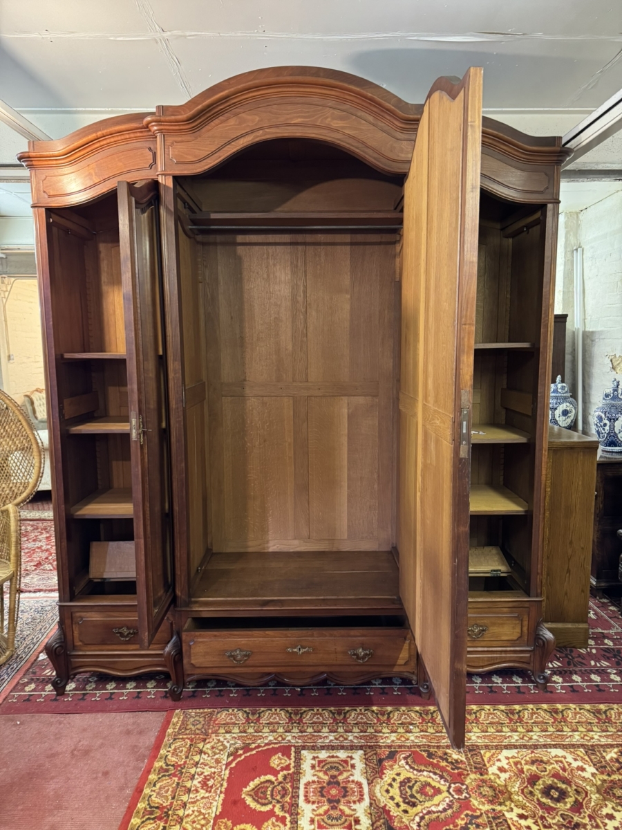 QULAITY ANTIQUE FRENCH MAHOGANY MIRROR DOOR ARMOIRE/WARDROBE CIRCA 1880 - Image 7