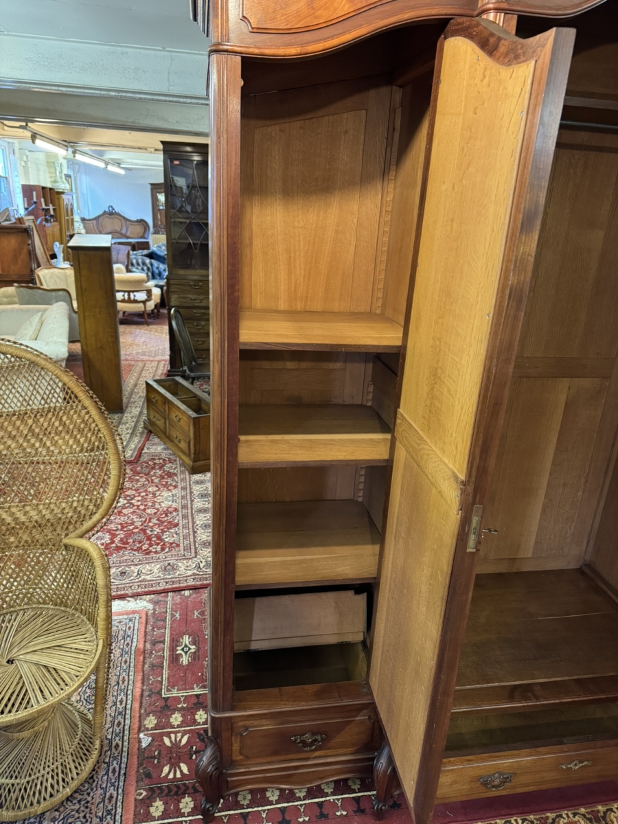 QULAITY ANTIQUE FRENCH MAHOGANY MIRROR DOOR ARMOIRE/WARDROBE CIRCA 1880 - Image 8