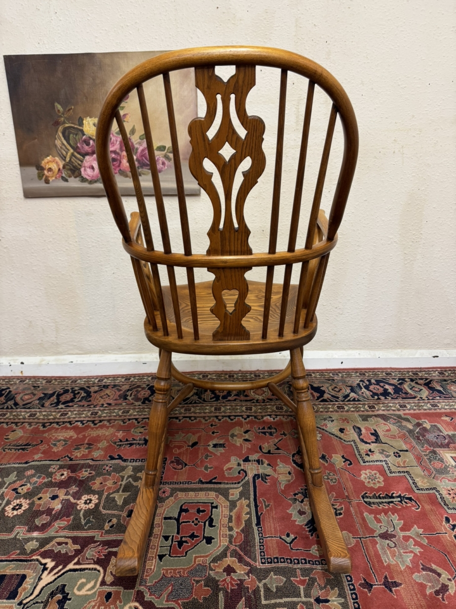 OUTSTANDING QUALITY OAK AND ELM WINDSOR ROCKING CHAIR - Image 7