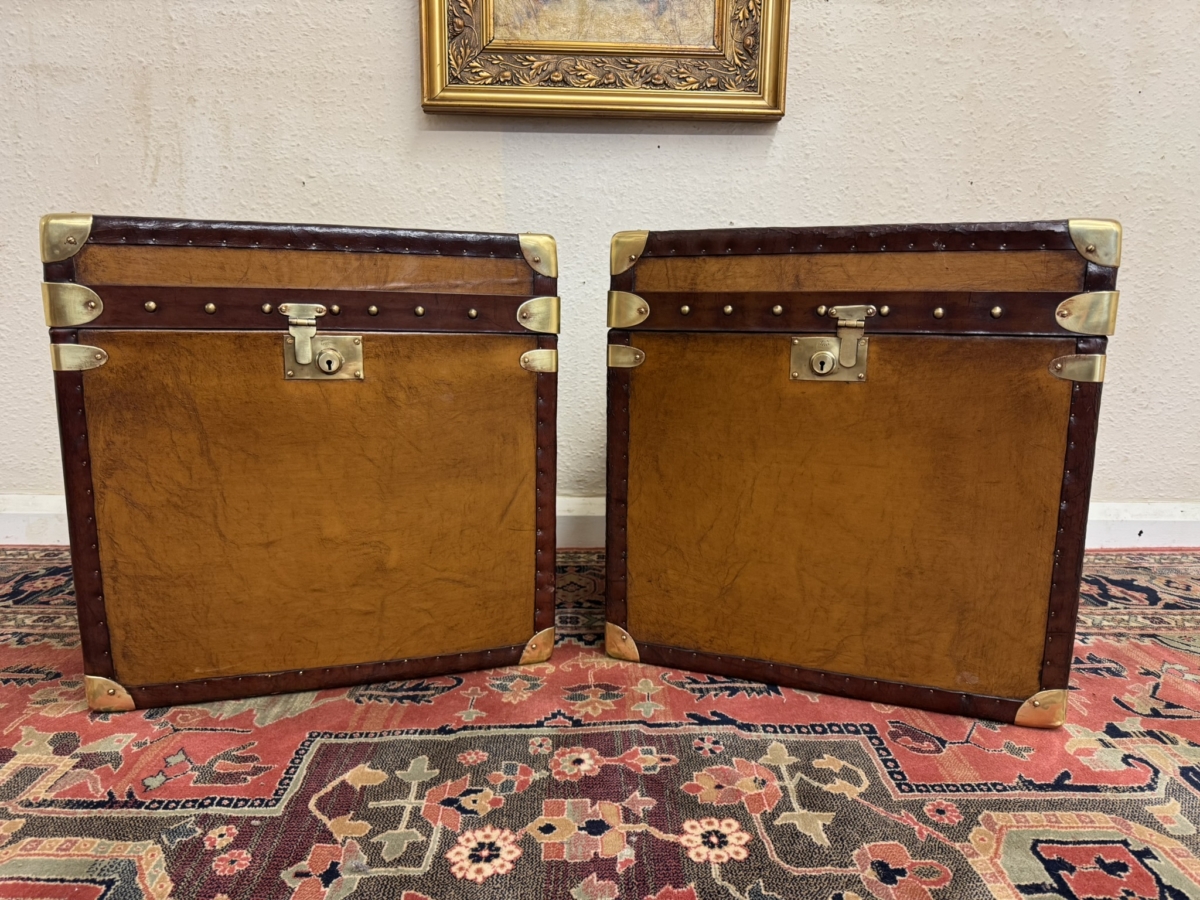 STUNNING PAIR OF TAN LEATHER AND BRASS END TABLES/BOXES/TRUNKS - Image 2