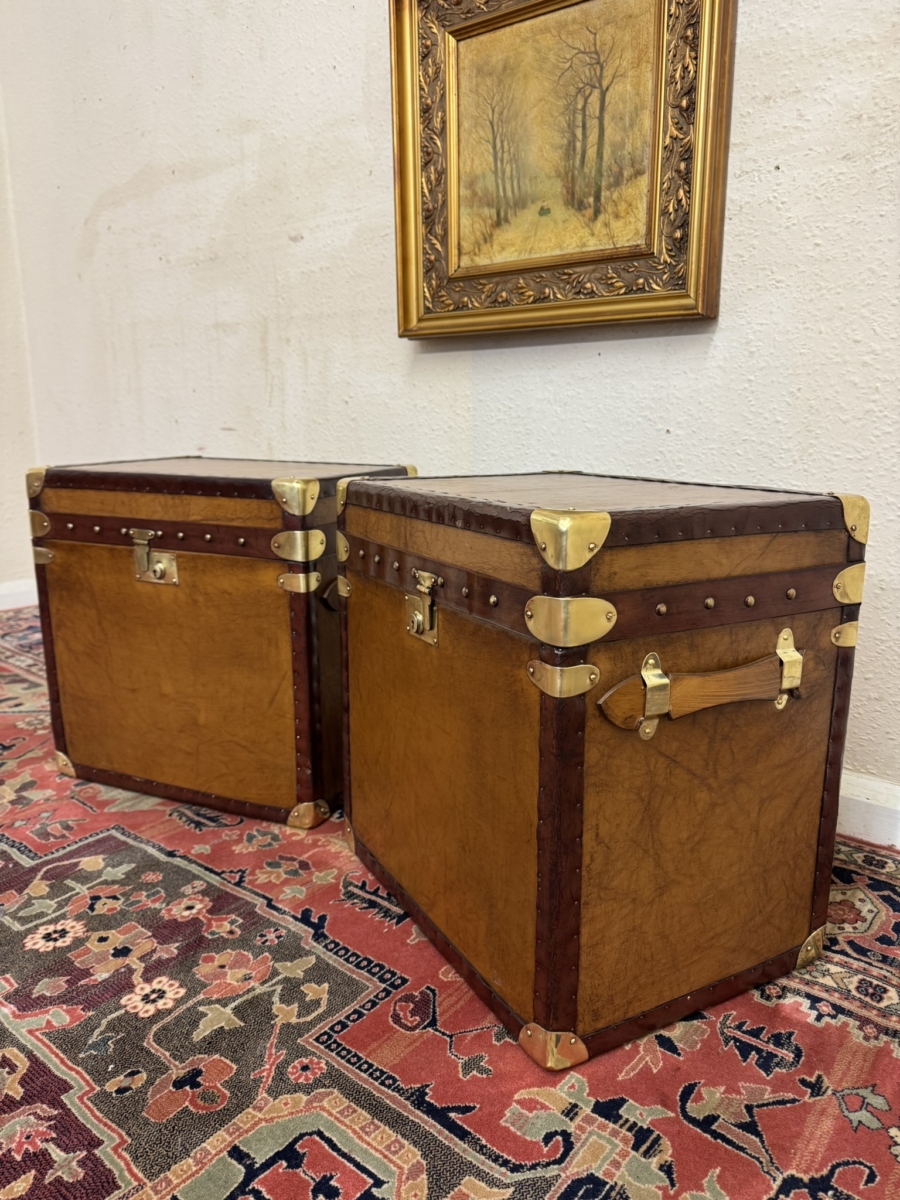 STUNNING PAIR OF TAN LEATHER AND BRASS END TABLES/BOXES/TRUNKS - Image 8