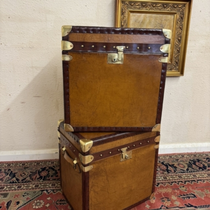 STUNNING PAIR OF TAN LEATHER AND BRASS END TABLES/BOXES/TRUNKS