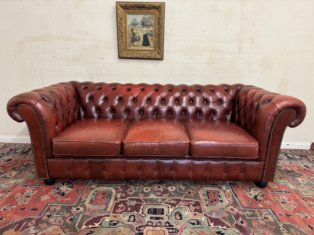 FABULOUS RED/BROWN LEATHER THREE SEATER CHESTERFIELD SOFA/SETTEE - Image 2