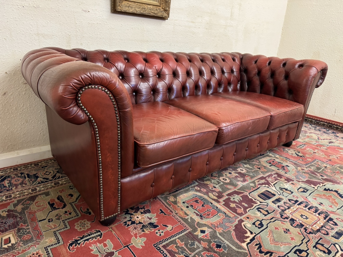 FABULOUS RED/BROWN LEATHER THREE SEATER CHESTERFIELD SOFA/SETTEE - Image 4
