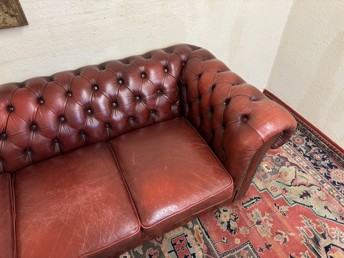 FABULOUS RED/BROWN LEATHER THREE SEATER CHESTERFIELD SOFA/SETTEE - Image 9