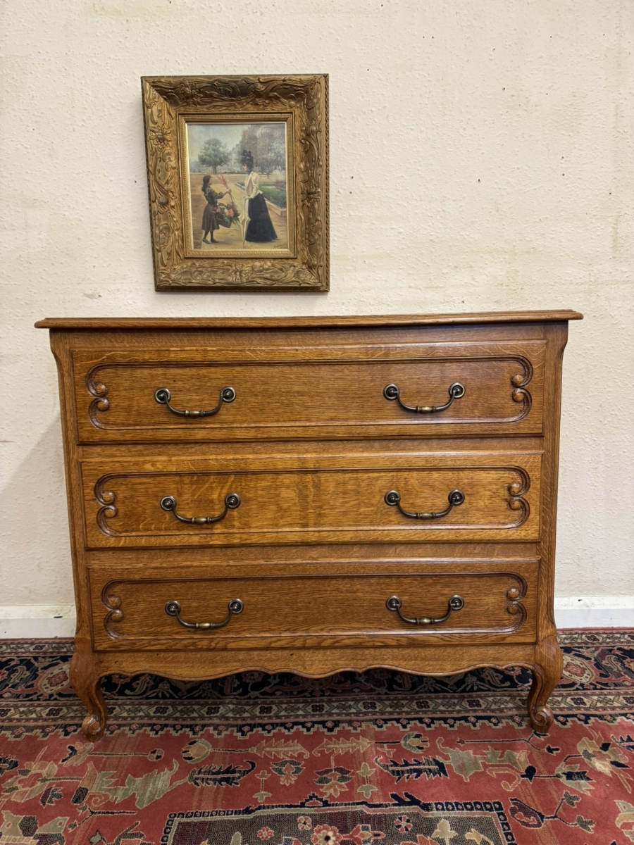 FANTASTIC QUALITY FRENCH CARVED OAK CHEST OF THREE DRAWERS CIRCA 1940