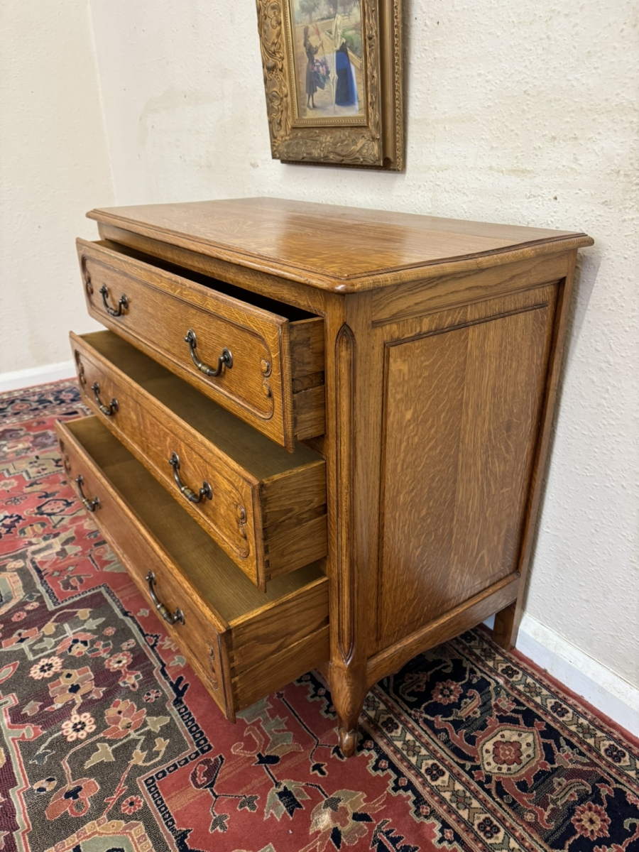 FANTASTIC QUALITY FRENCH CARVED OAK CHEST OF THREE DRAWERS CIRCA 1940 - Image 7