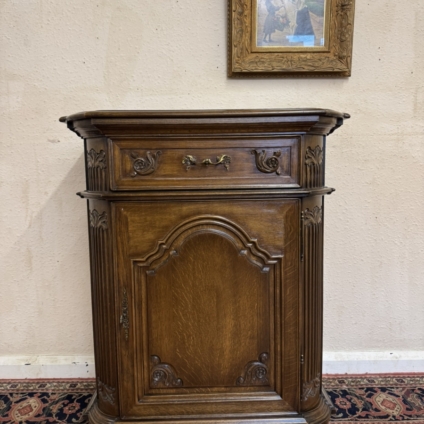 OUTSTANDING QUALITY CARVED OAK NEST SIZED CUPBOARD/CABINET