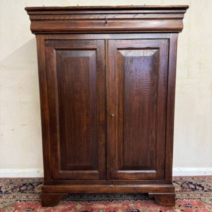 FANTASTIC QUALITY FRENCH COUNTRY OAK CUPBOARD