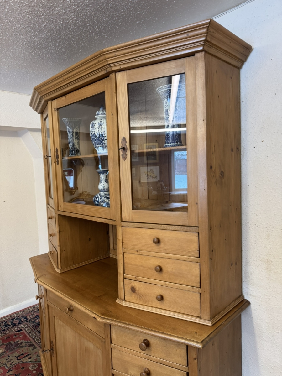 FANTASTIC QUALITY GLAZED TOP PINE DRESSER - Image 4