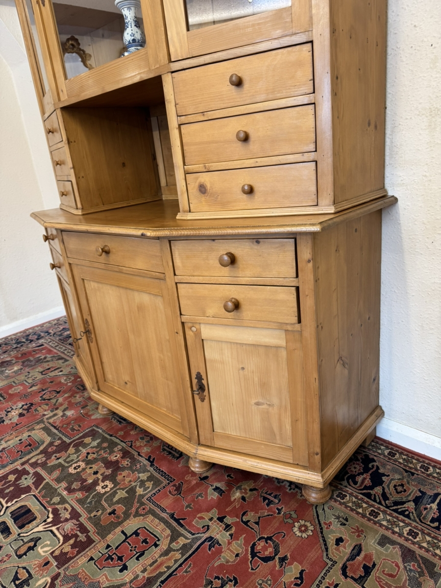 FANTASTIC QUALITY GLAZED TOP PINE DRESSER - Image 5