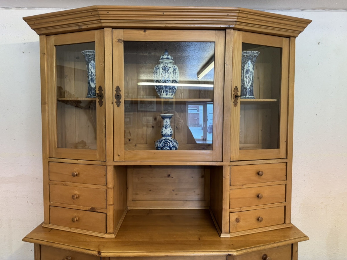 FANTASTIC QUALITY GLAZED TOP PINE DRESSER - Image 7