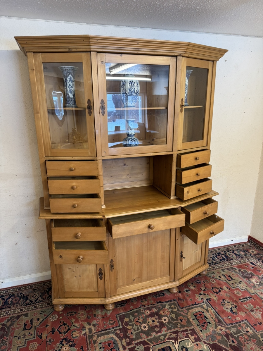 FANTASTIC QUALITY GLAZED TOP PINE DRESSER - Image 8