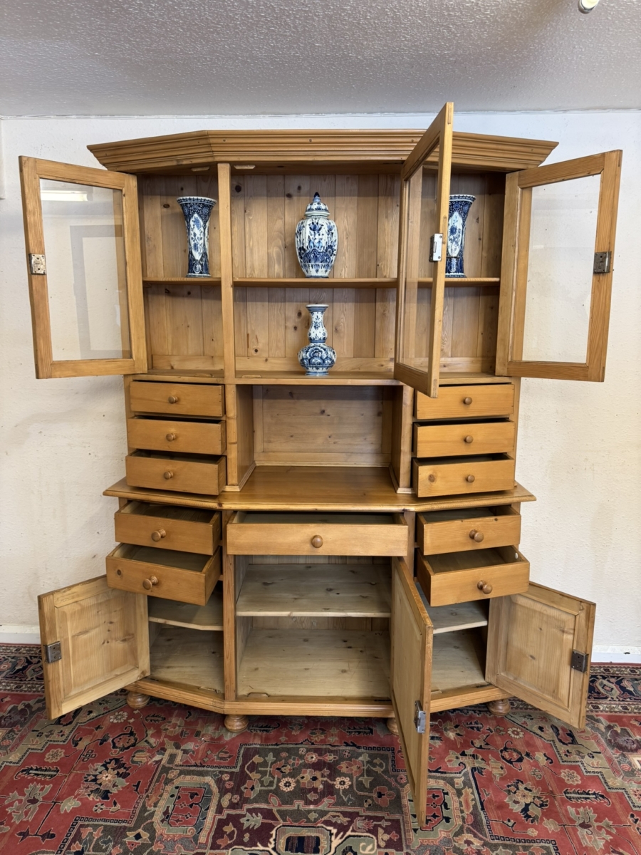 FANTASTIC QUALITY GLAZED TOP PINE DRESSER - Image 9