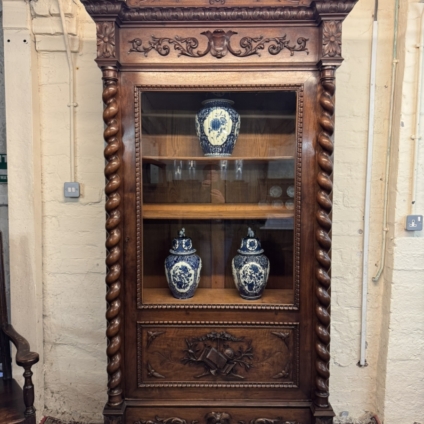 STUNNING ANTIQUE FRENCH CARVED WALNUT GLAZED BOOKCASE/CABINET CIRCA 1880