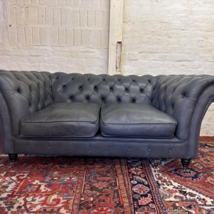 QUALITY BLUE/GREY LEATHER TWO SEATER CHESTERFIELD SOFA/SETTEE