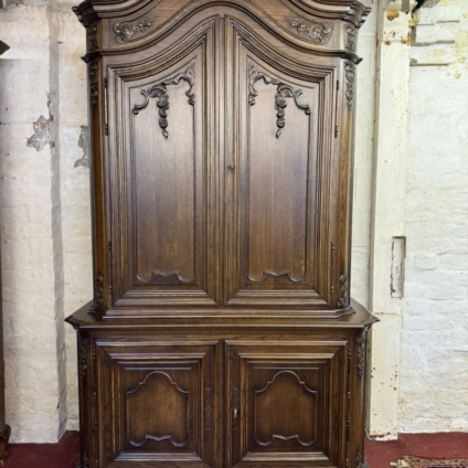 STUNNING CARVED OAK ARCHED TOP CUPBOARD/CABINET CIRCA 1950