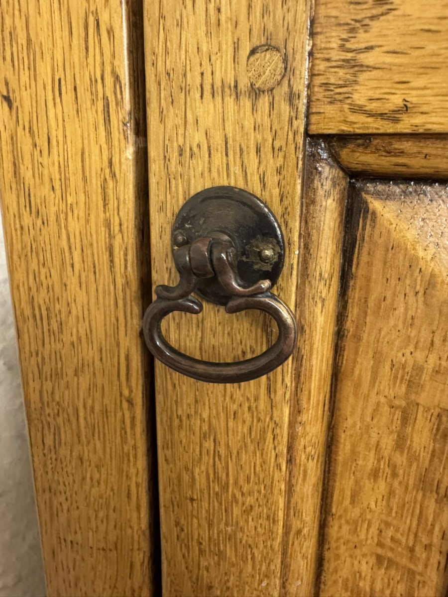 OUTSTANDING QUALITY LIGHT OAK PANELLED CORNER CUPBOARD - Image 6