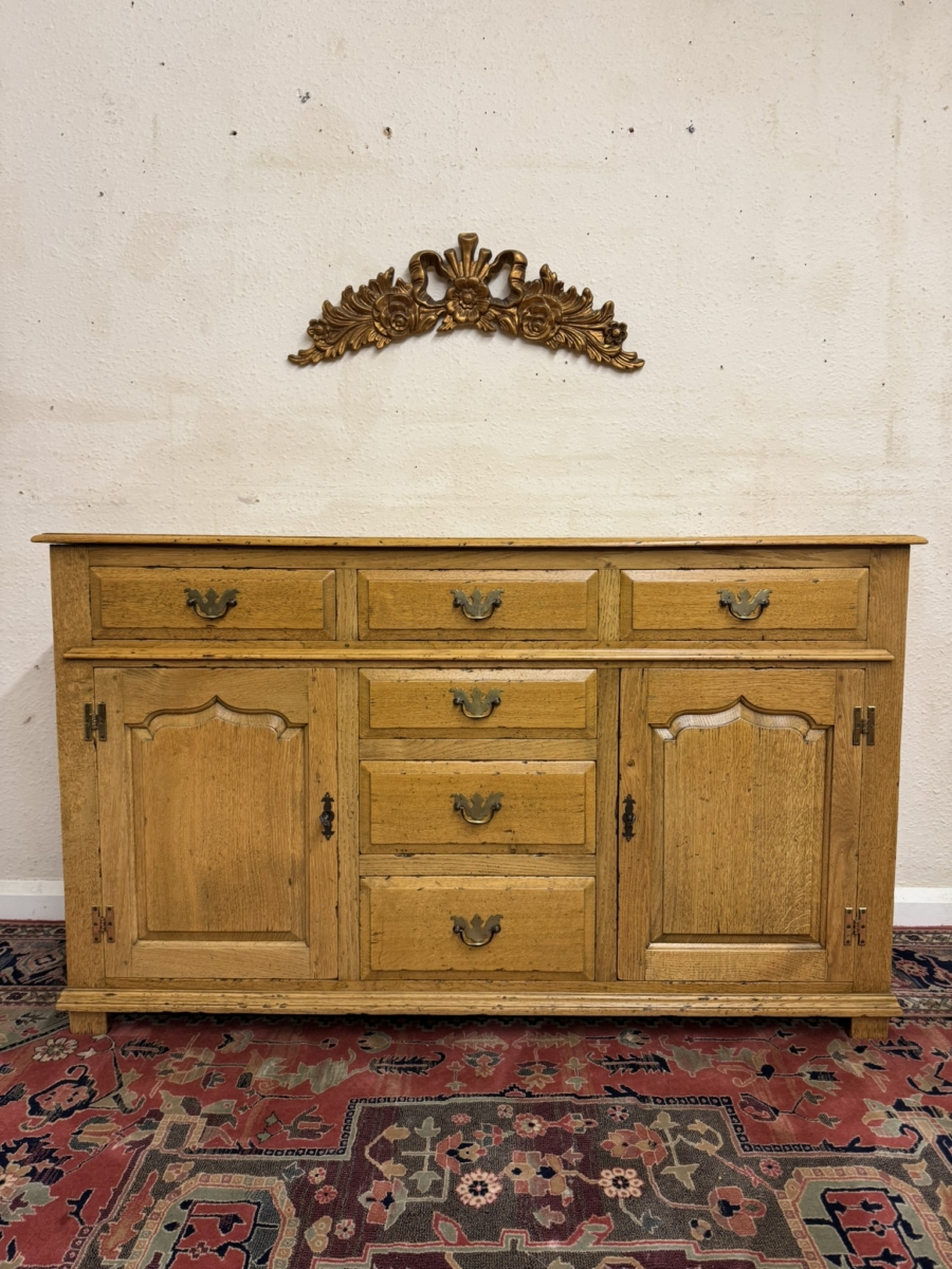 OUTSTANDING QUALITY SOLID LIGHT OAK DRESSER/SIDEBOARD