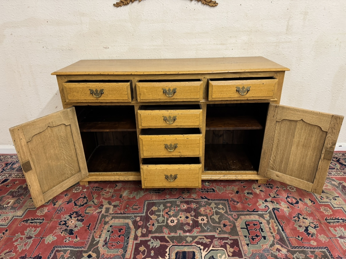 OUTSTANDING QUALITY SOLID LIGHT OAK DRESSER/SIDEBOARD - Image 9