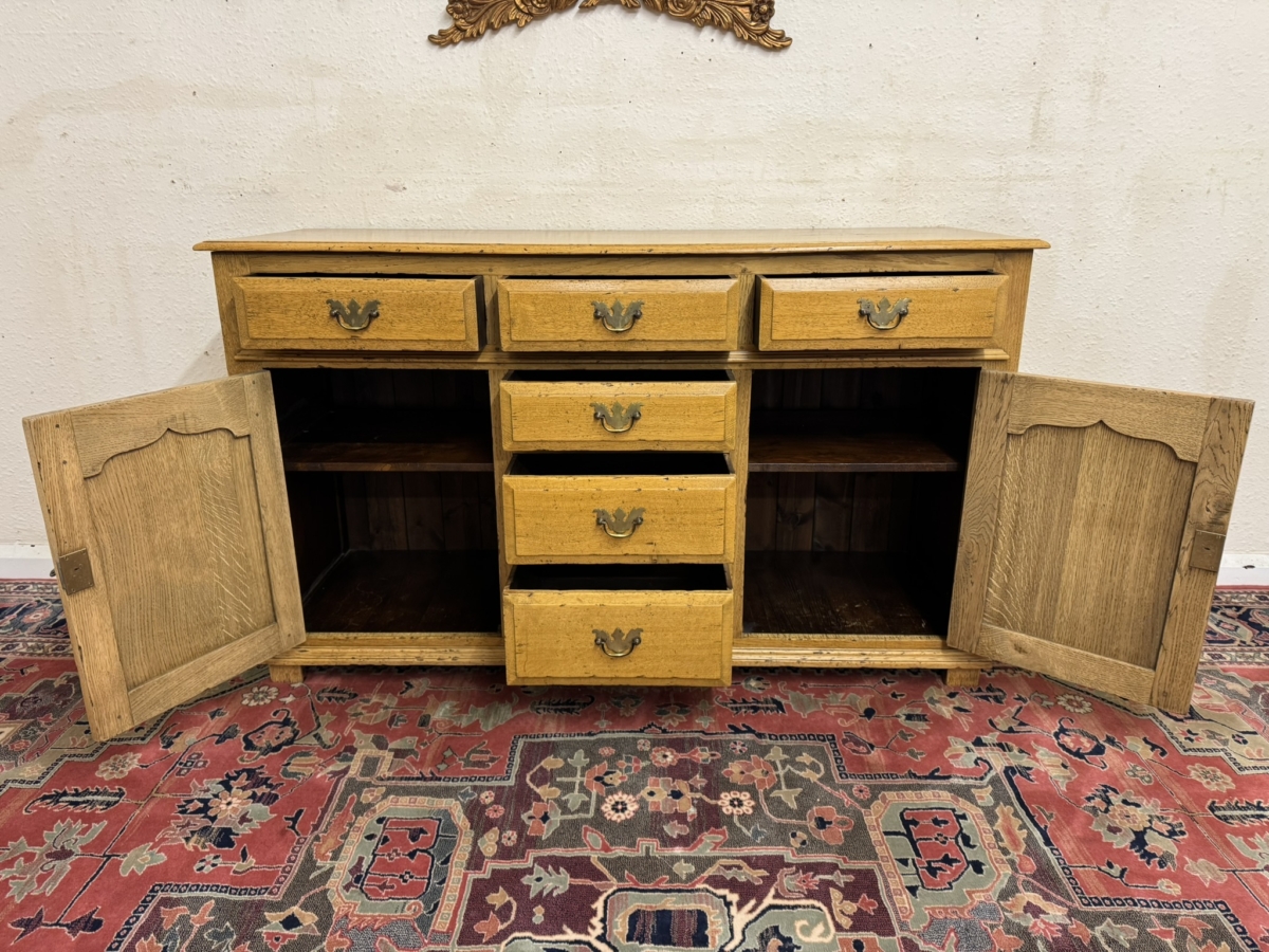 OUTSTANDING QUALITY SOLID LIGHT OAK DRESSER/SIDEBOARD - Image 10