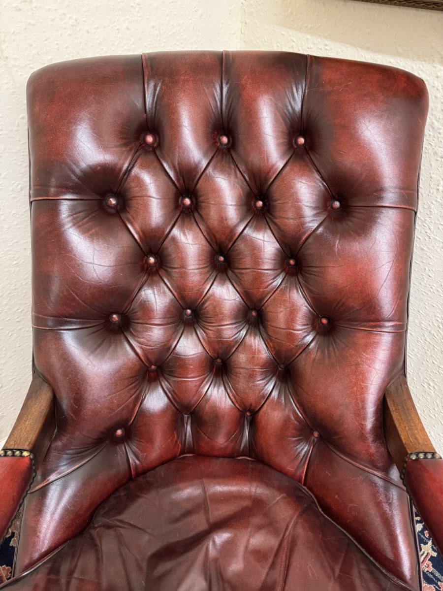 FANTASTIC QUALITY RED LEATHER DEEP BUTTONED BACK LIBRARY CHAIR - Image 6