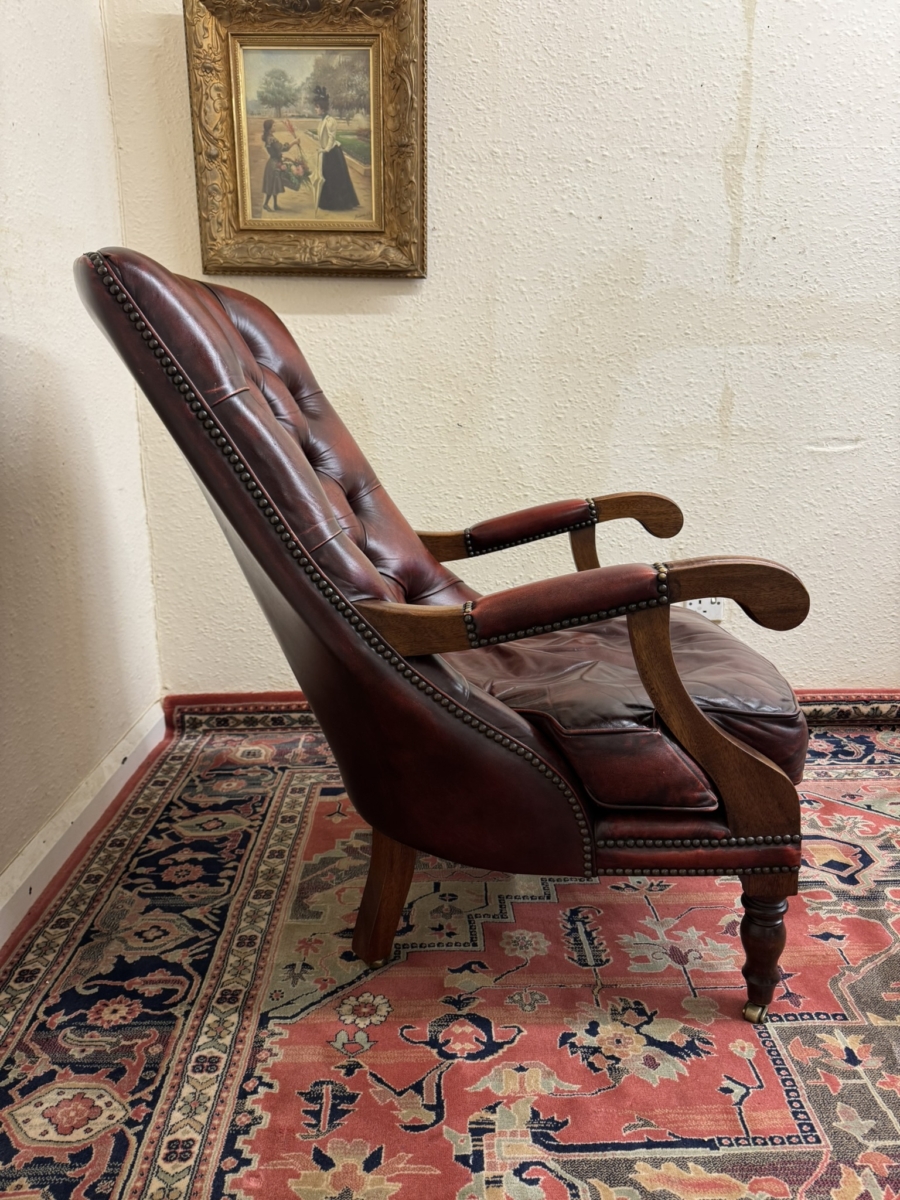 FANTASTIC QUALITY RED LEATHER DEEP BUTTONED BACK LIBRARY CHAIR - Image 9