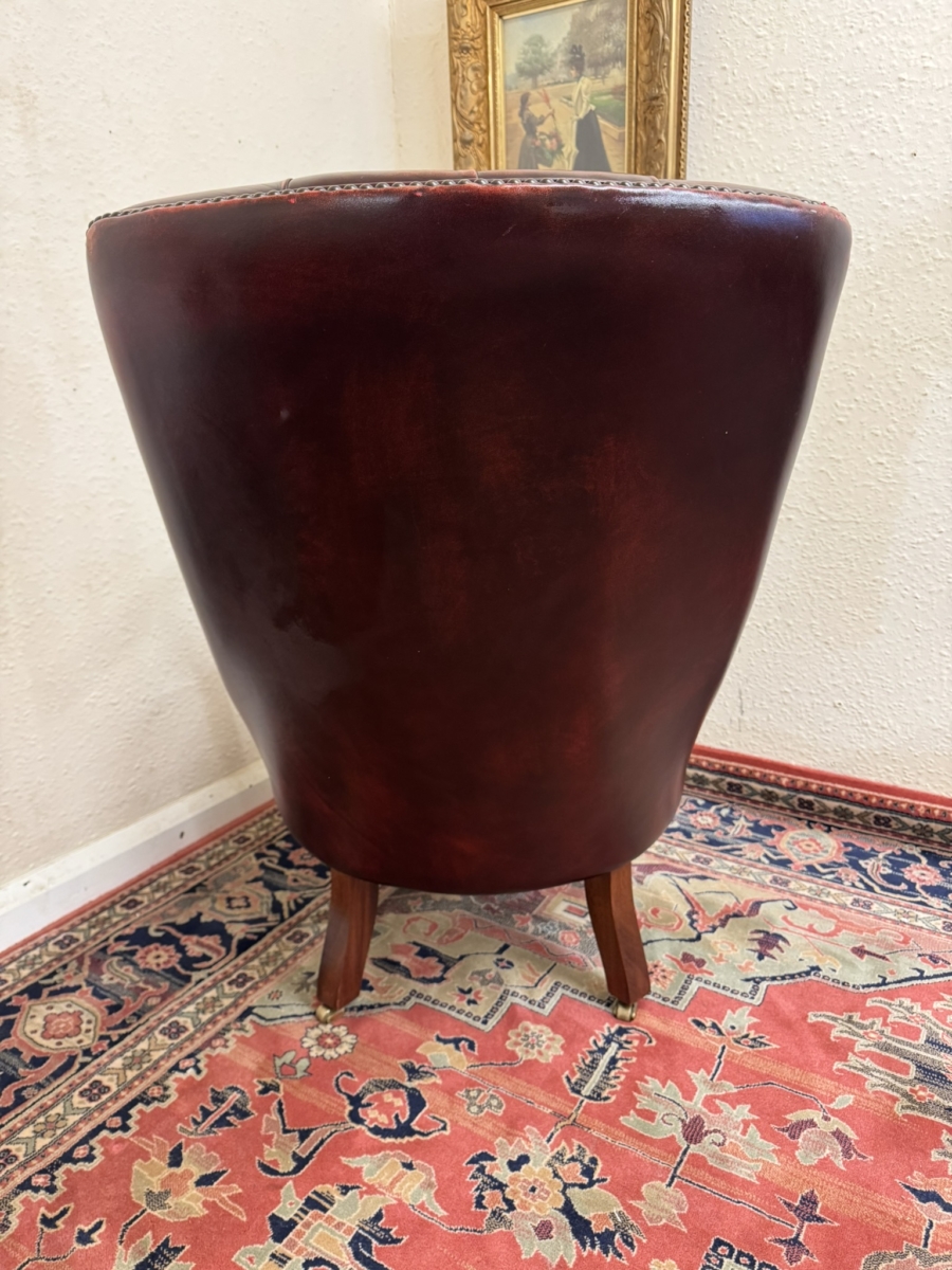FANTASTIC QUALITY RED LEATHER DEEP BUTTONED BACK LIBRARY CHAIR - Image 10