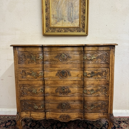 STUUNING ANTIQUE FRENCH CARVED OAK SERPENTINE SHAPE CHEST OF DRAWERS CIRCA 1880