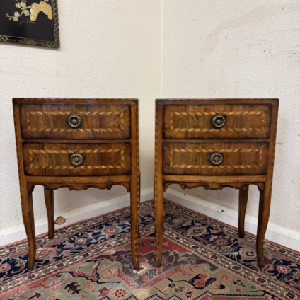 QUALITY PAIR OF FRENCH MAHOGANY AND WALNUT BEDSIDE CABINETS/DRAWERS