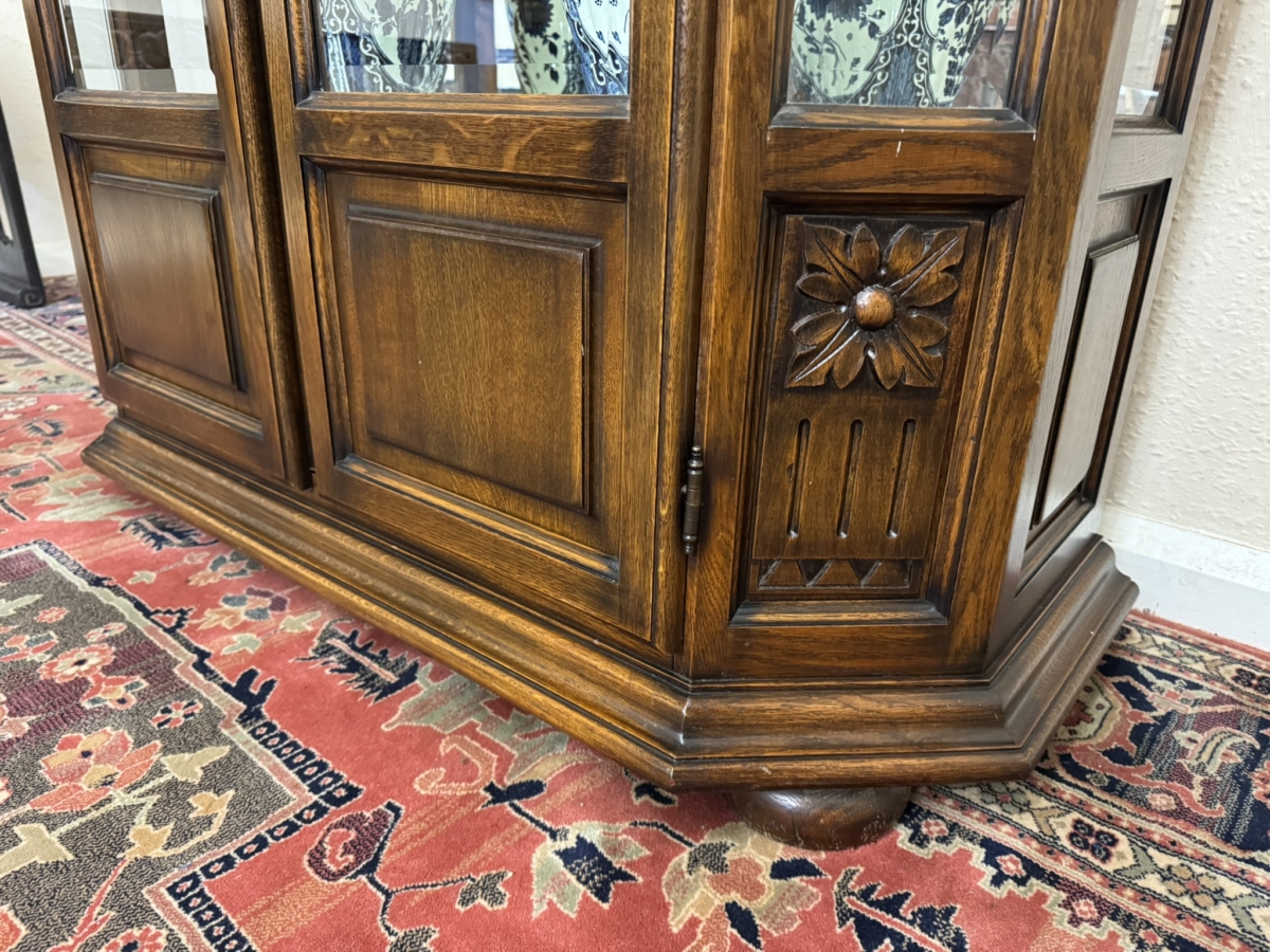OUTSTANDING QUALITY CARVED OAK GLZED DISPLAY CABINET - Image 6