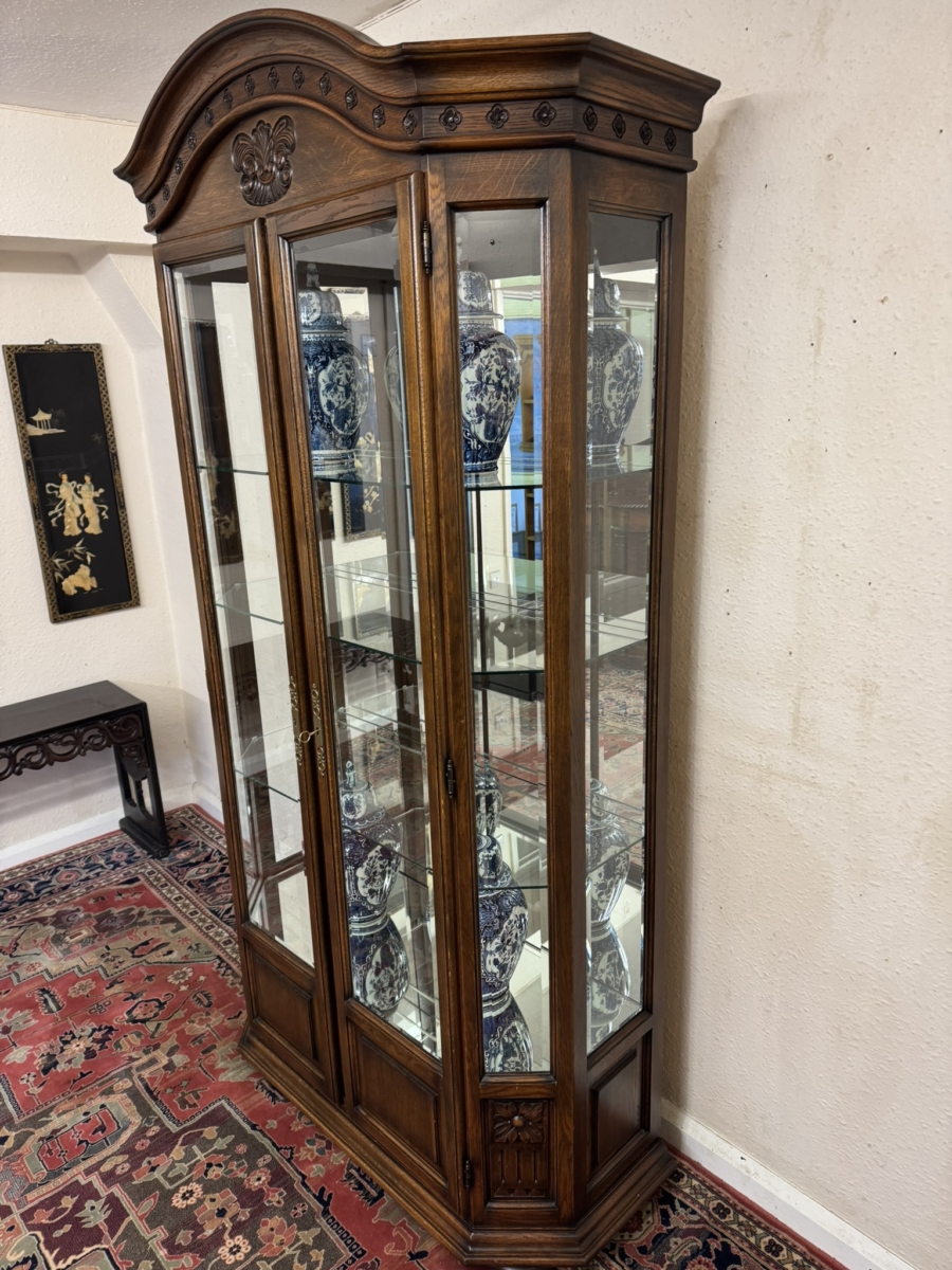 OUTSTANDING QUALITY CARVED OAK GLZED DISPLAY CABINET - Image 8