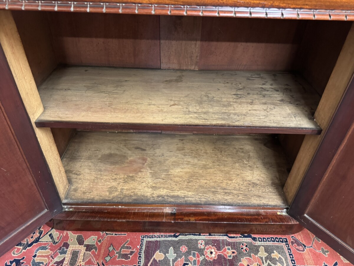 OUTSTANDING QUALITY ANTIQUE MAHOGANY SIDE CABINET CIRCA 1830 - Image 10