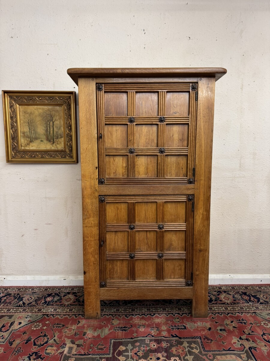 OUTSTANDING QUALITY RUSTIC FRENCH COUNTRY OAK HUTCH CUPBOARD CIRCA 1940