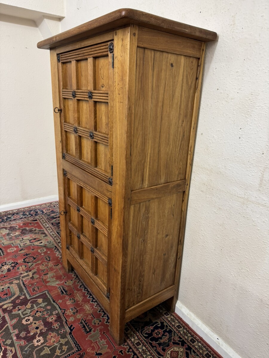 OUTSTANDING QUALITY RUSTIC FRENCH COUNTRY OAK HUTCH CUPBOARD CIRCA 1940 - Image 3