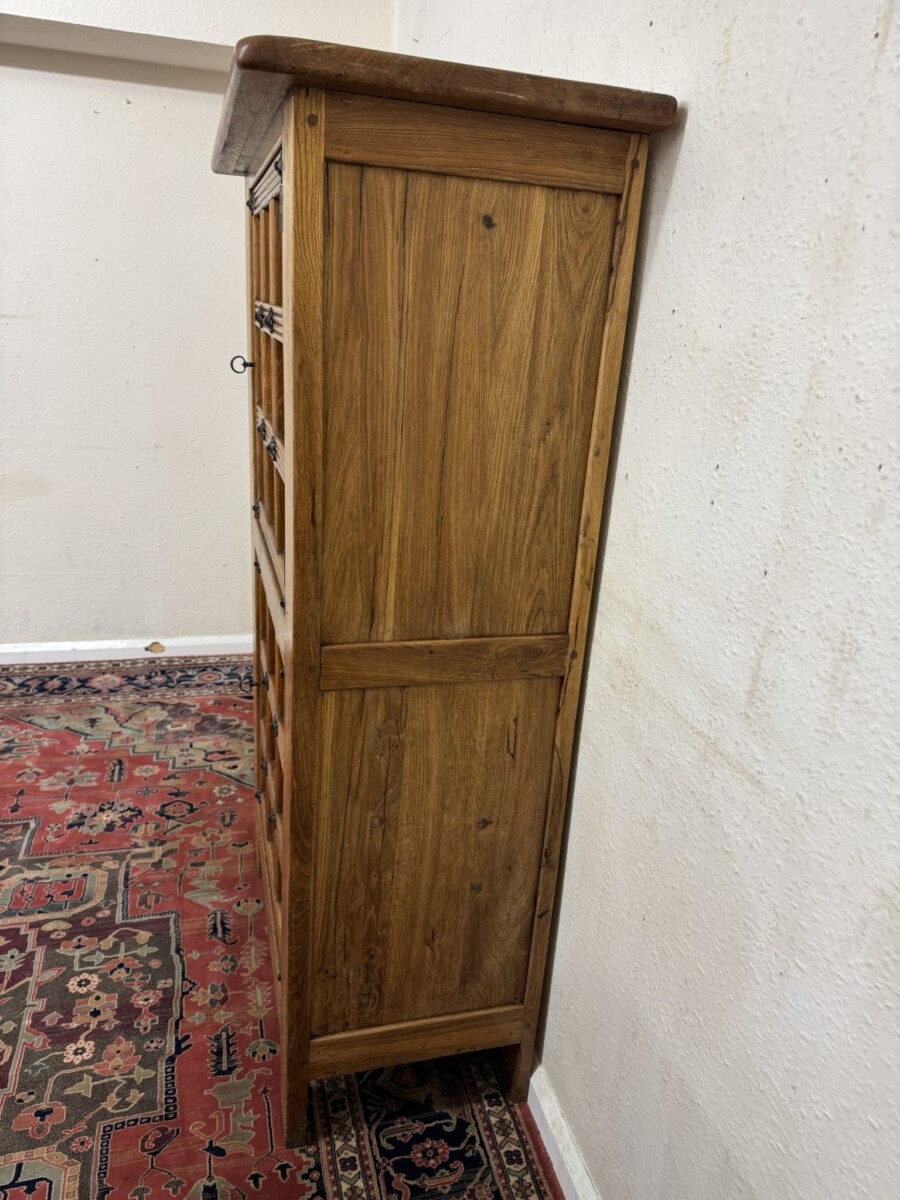 OUTSTANDING QUALITY RUSTIC FRENCH COUNTRY OAK HUTCH CUPBOARD CIRCA 1940 - Image 4