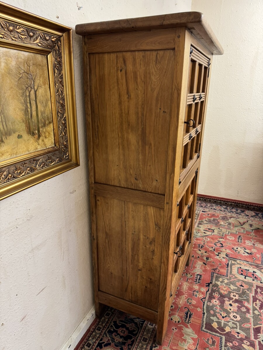 OUTSTANDING QUALITY RUSTIC FRENCH COUNTRY OAK HUTCH CUPBOARD CIRCA 1940 - Image 5