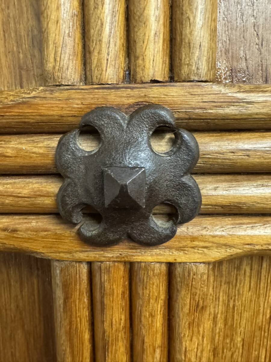 OUTSTANDING QUALITY RUSTIC FRENCH COUNTRY OAK HUTCH CUPBOARD CIRCA 1940 - Image 7