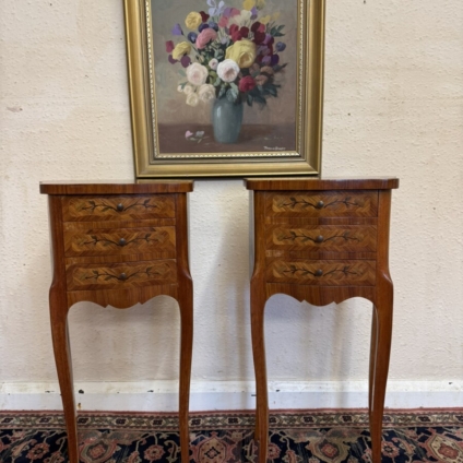 STUNNING PAIR OF FRENCH KINGWOOD MARQUETRY INLAID BEDSIDE DRAWERS/SIDE TABLES