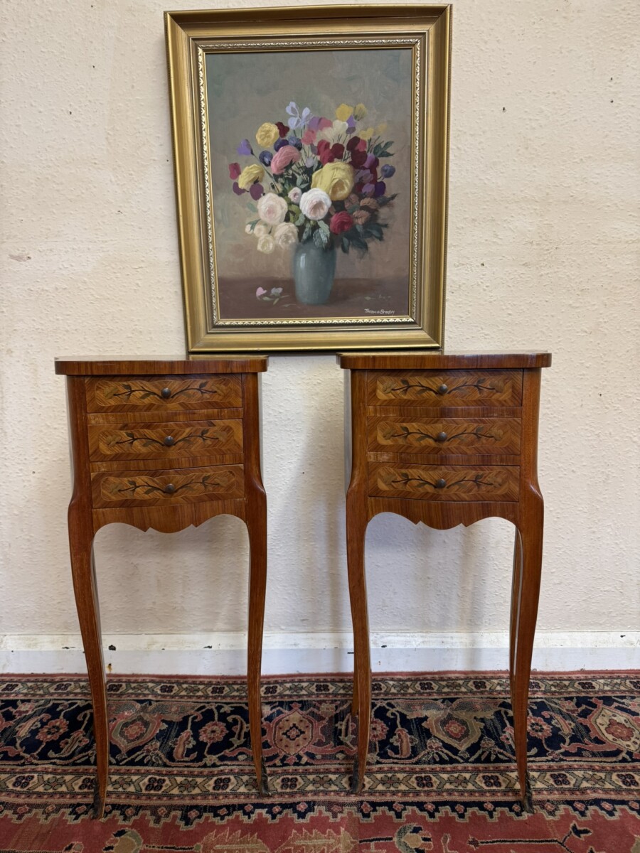 STUNNING PAIR OF FRENCH KINGWOOD MARQUETRY INLAID BEDSIDE DRAWERS/SIDE TABLES