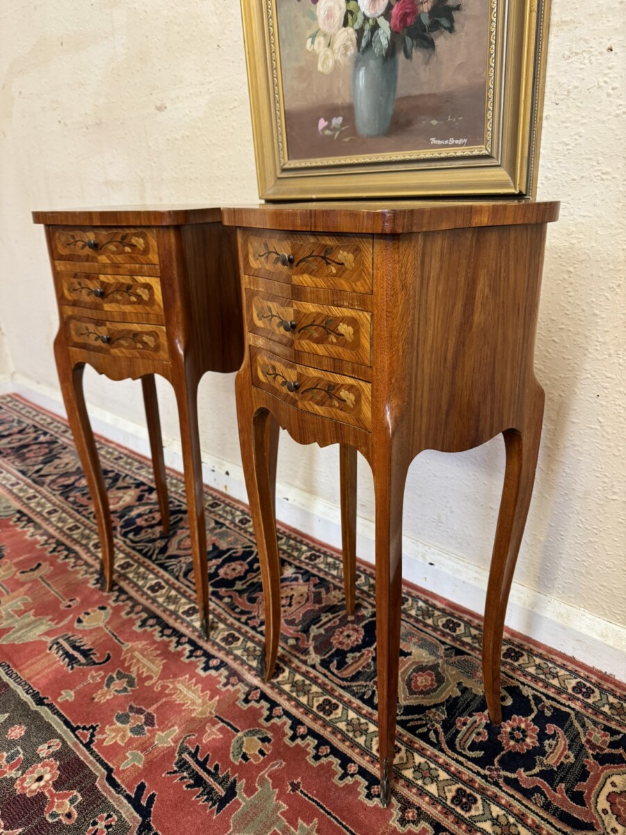 STUNNING PAIR OF FRENCH KINGWOOD MARQUETRY INLAID BEDSIDE DRAWERS/SIDE TABLES - Image 2