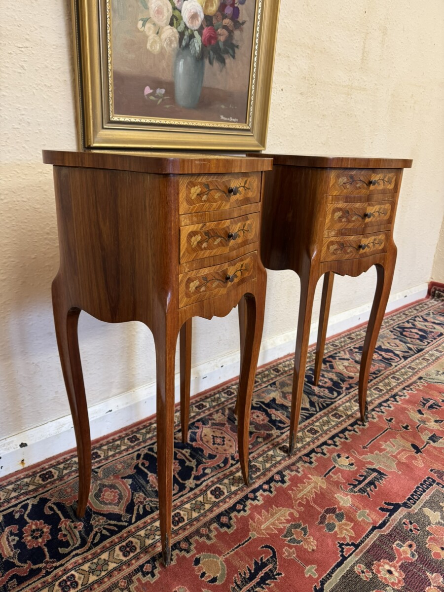 STUNNING PAIR OF FRENCH KINGWOOD MARQUETRY INLAID BEDSIDE DRAWERS/SIDE TABLES - Image 3
