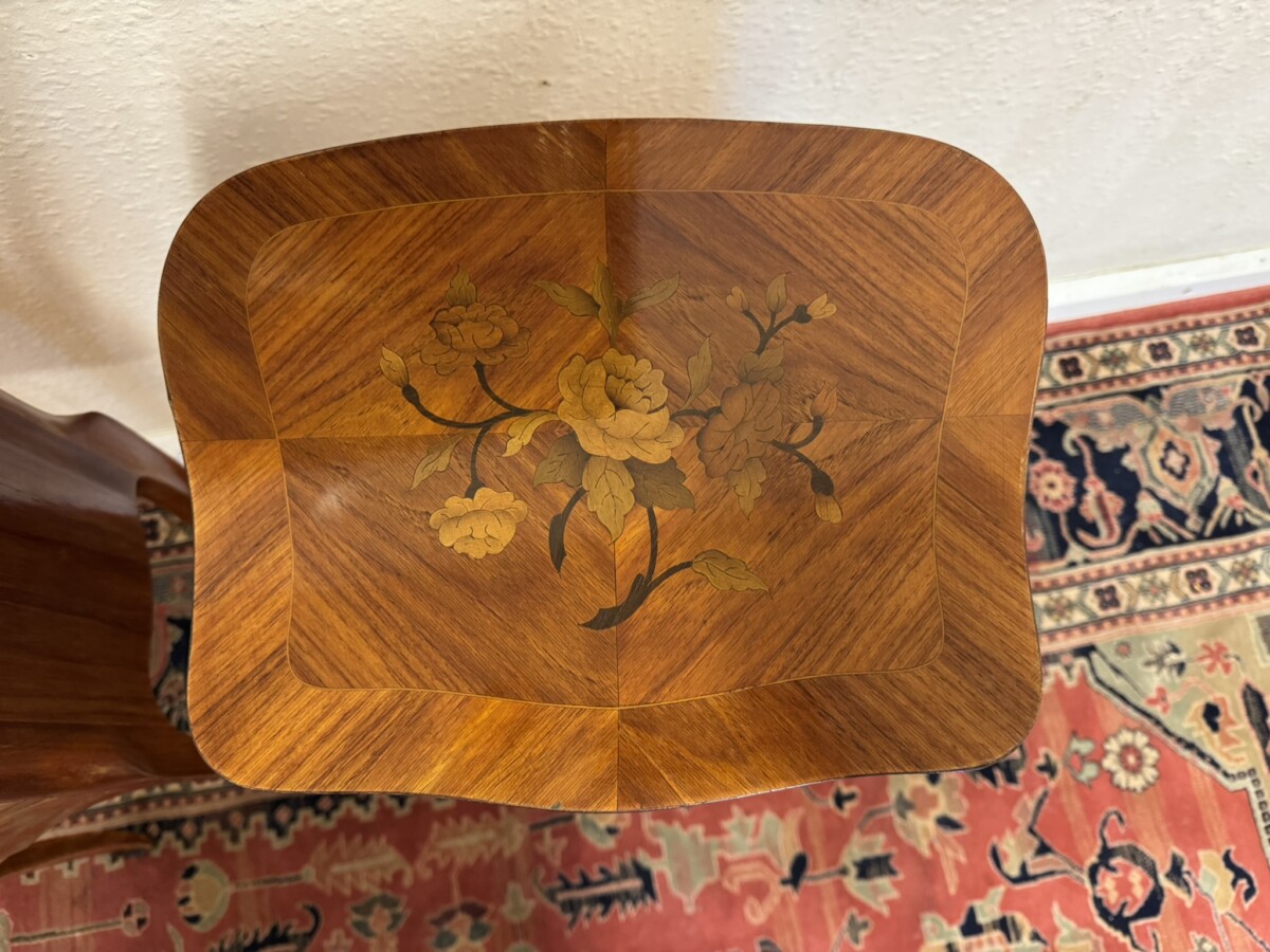 STUNNING PAIR OF FRENCH KINGWOOD MARQUETRY INLAID BEDSIDE DRAWERS/SIDE TABLES - Image 5