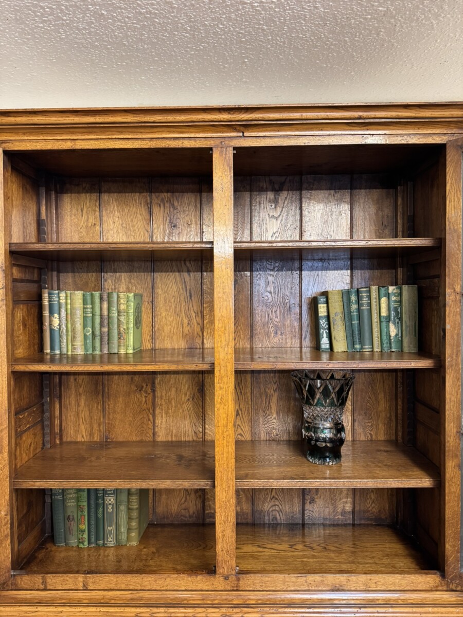 OUTSTANDING QUALITY BURR OAK GLAZED BOOKCASE/CABINET - Image 9