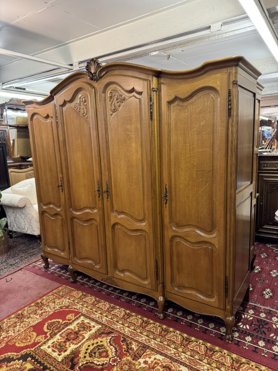 FRENCH CARVED OAK FOUR DOOR ARMOIRE/WARDROBE CIRCA 1940 - Image 2