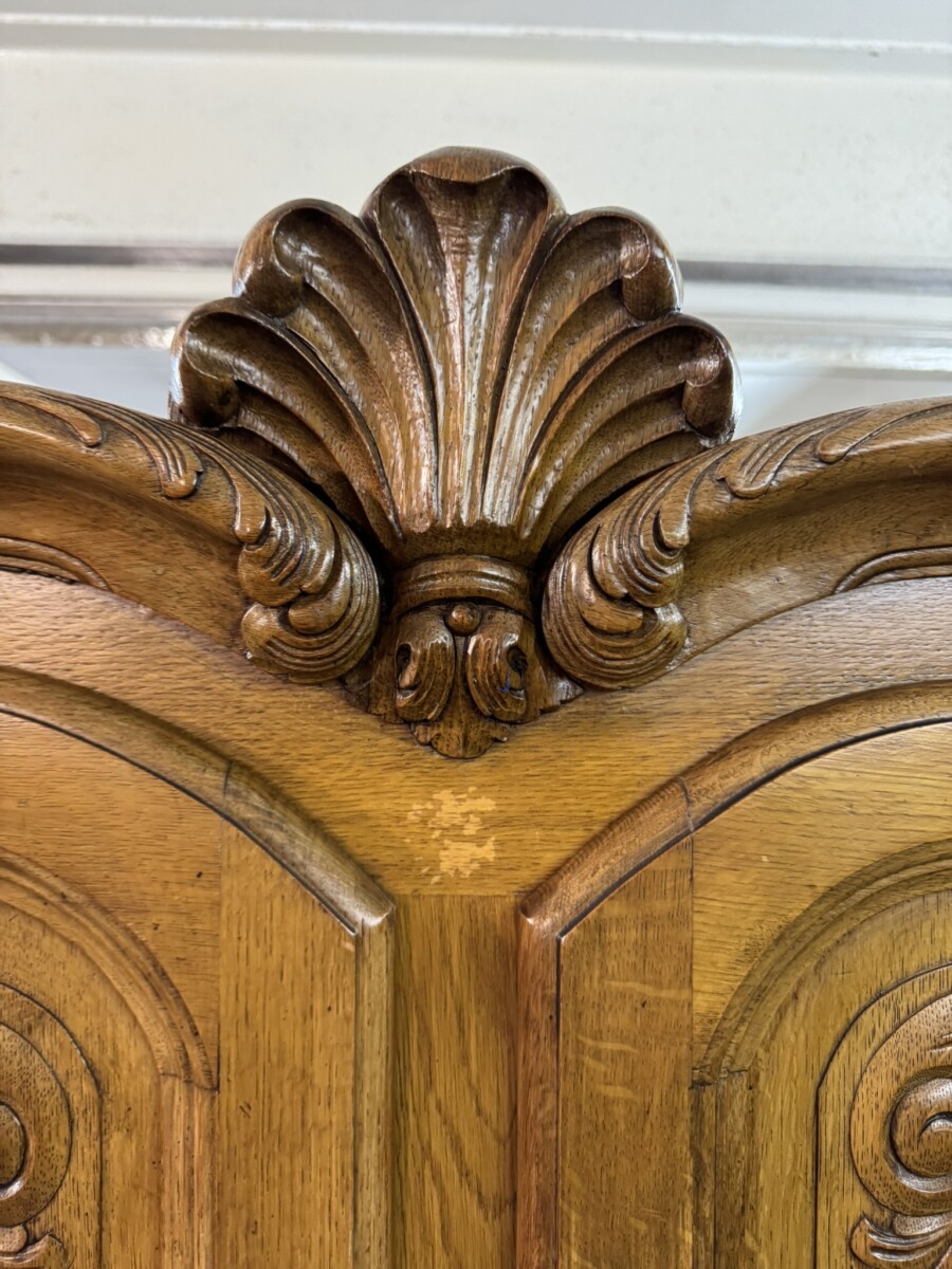 FRENCH CARVED OAK FOUR DOOR ARMOIRE/WARDROBE CIRCA 1940 - Image 4